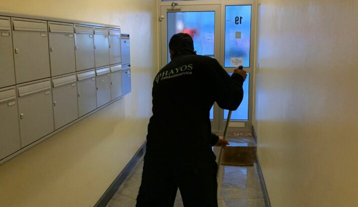 Hayos Gebäudereinigung Team - Hausmeister Service